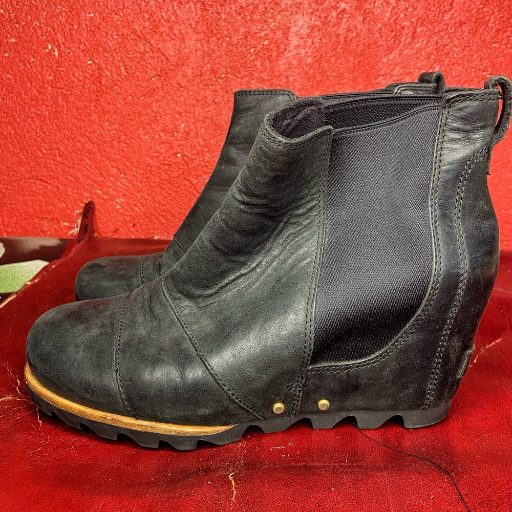 Black Leather Sorel Wedge Platform Ankle Boot Size 8 Joan of arctic